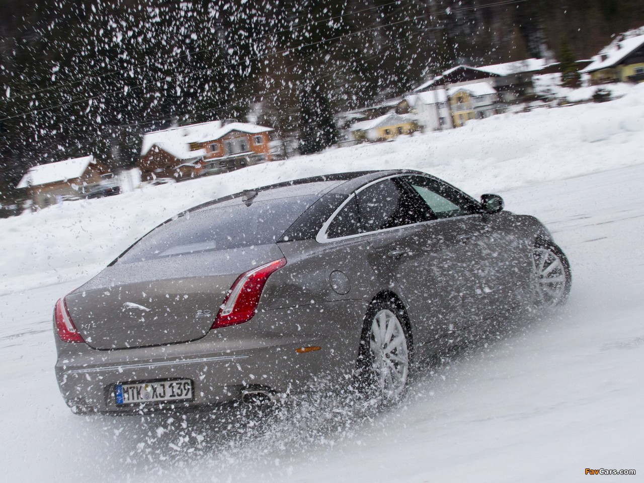 Jaguar XJ AWD (X351) 2012 photos (1280 x 960)