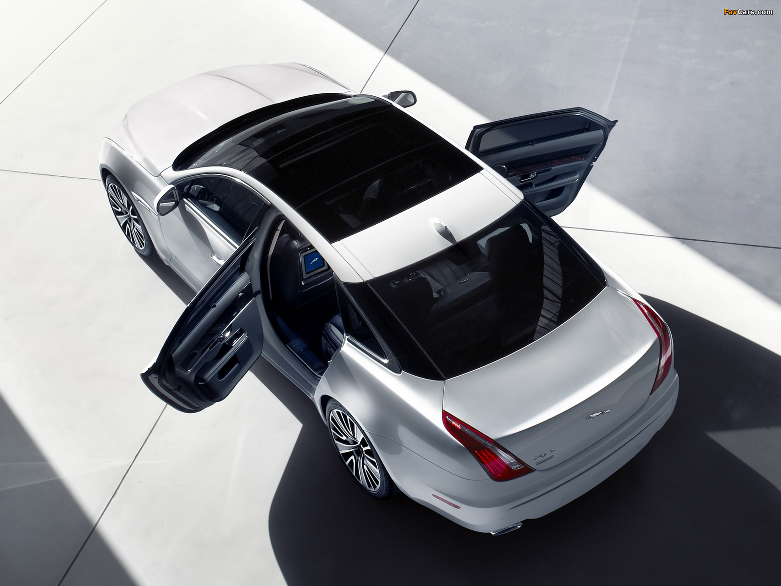 Jaguar XJ Ultimate (X351) 2012 pictures (1600 x 1200)