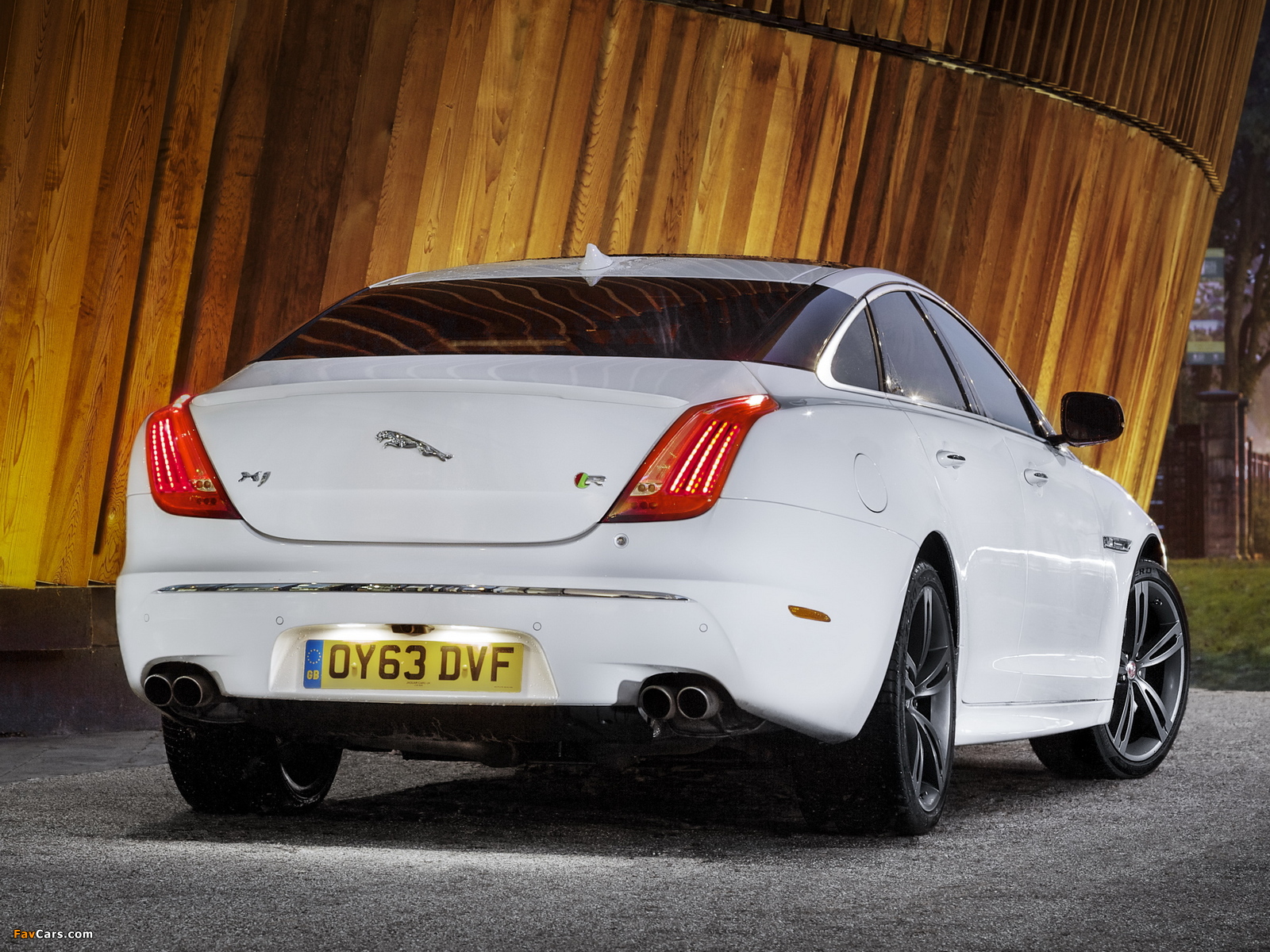 Jaguar XJR UK-spec 2013 pictures (1600 x 1200)