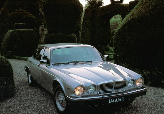 Diecast model cars Jaguar XJ 1/18 MCG Series III grün 1979 1:18