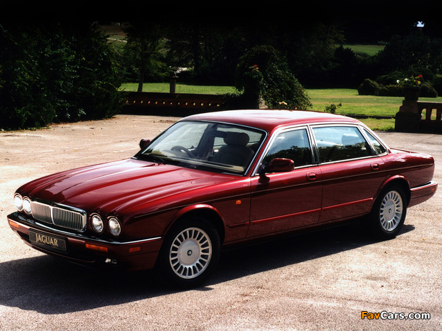 Photos of Jaguar Sovereign (X300) 1994–97 (640 x 480)