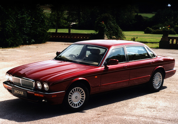 Photos of Jaguar Sovereign (X300) 1994–97