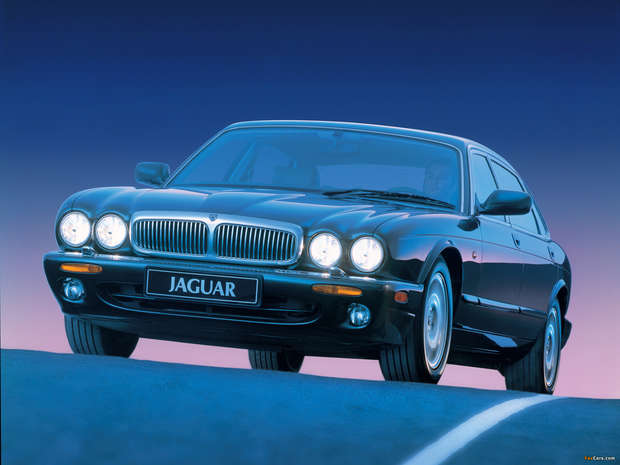 Photos of Jaguar XJ8 (X300) 1997–2003 (2048 x 1536)