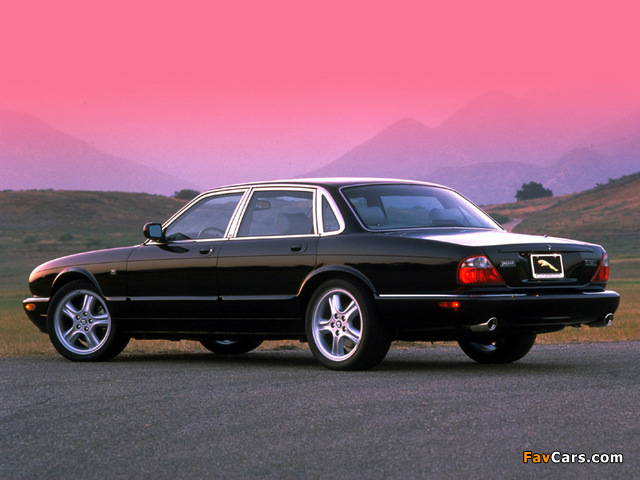 Photos of Jaguar XJR US-spec (X308) 1997–2003 (640 x 480)