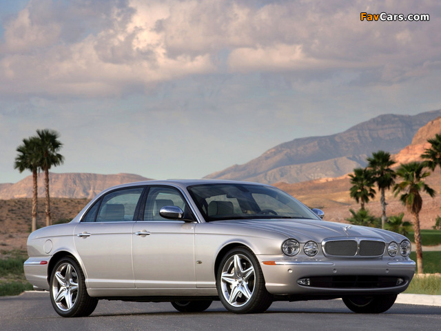 Photos of Jaguar XJ Super V8 (X350) 2003–07 (640 x 480)