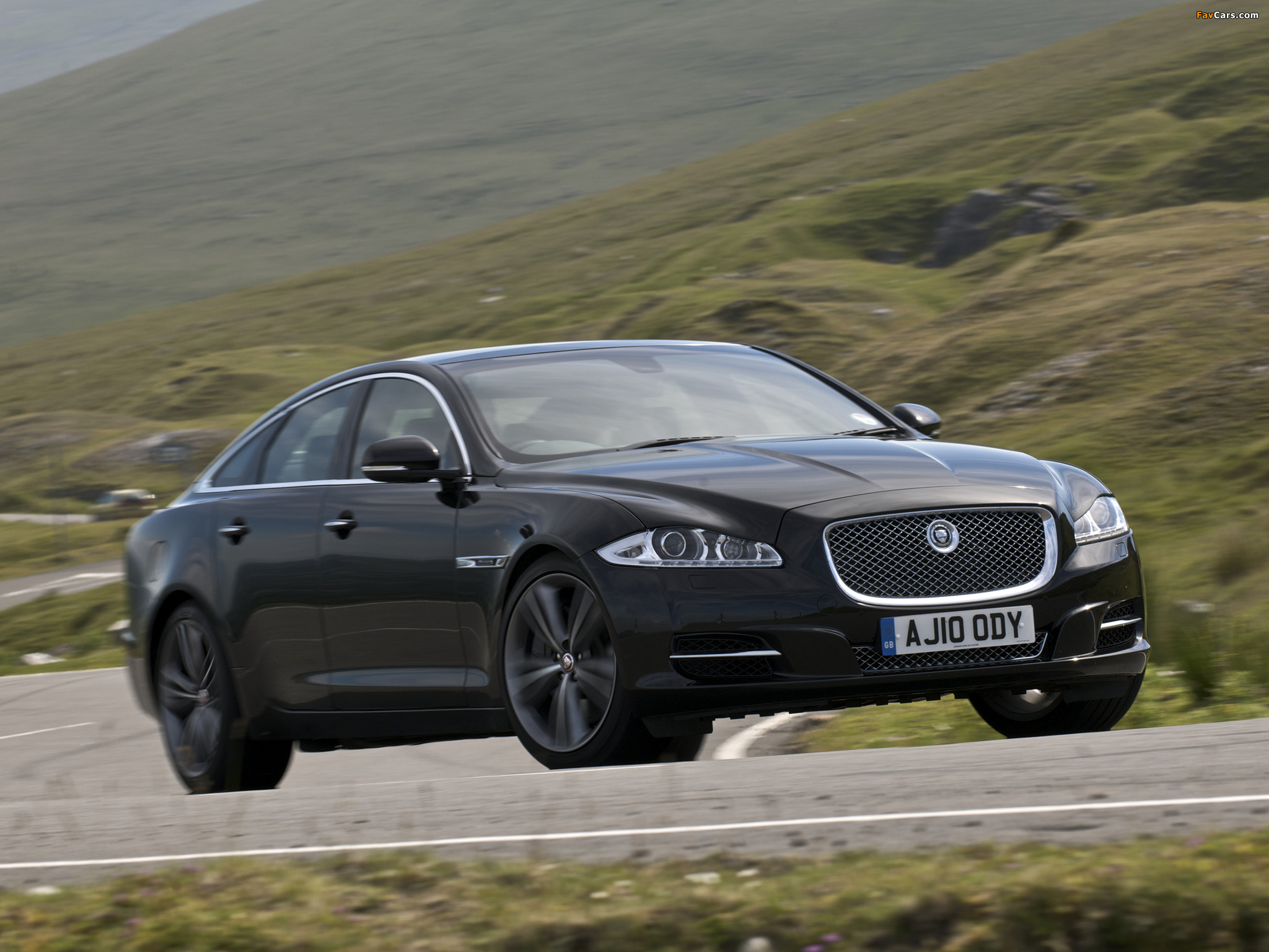 Photos of Jaguar XJ UK-spec (X351) 2009 (2048 x 1536)