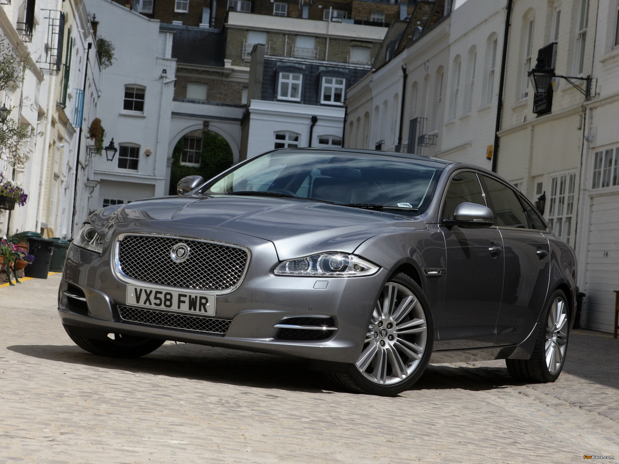 Photos of Jaguar XJL UK-spec (X351) 2010 (2048 x 1536)