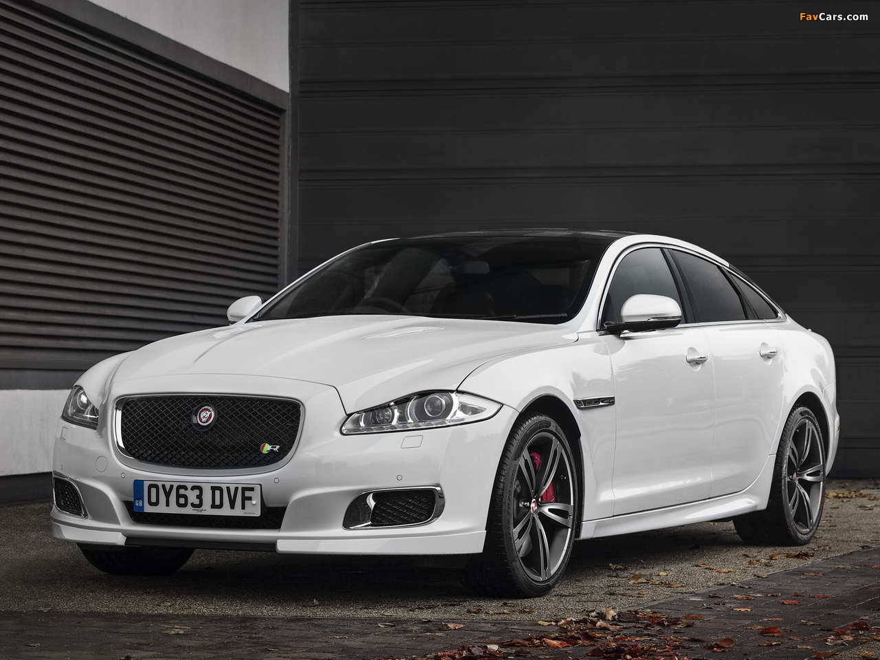 Photos of Jaguar XJR UK-spec 2013 (1280 x 960)