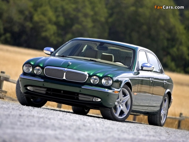 Pictures of Jaguar XJ Super V8 (X350) 2003–07 (640 x 480)