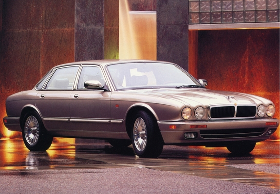Jaguar Sovereign (X300) 1994–97 wallpapers