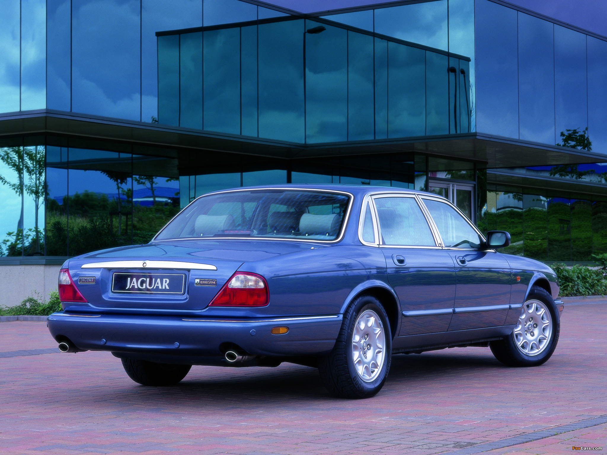 Jaguar XJ Executive (X308) 1997–2003 wallpapers (2048 x 1536)