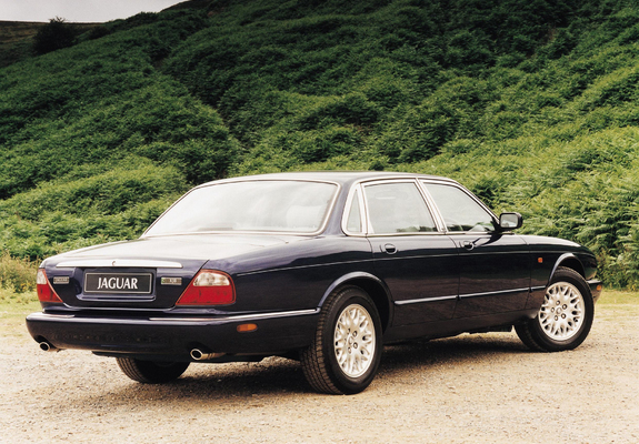 Jaguar XJ8 (X300) 1997–2003 wallpapers