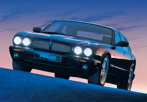 Jaguar XJR (X308) 1997–2003 wallpapers