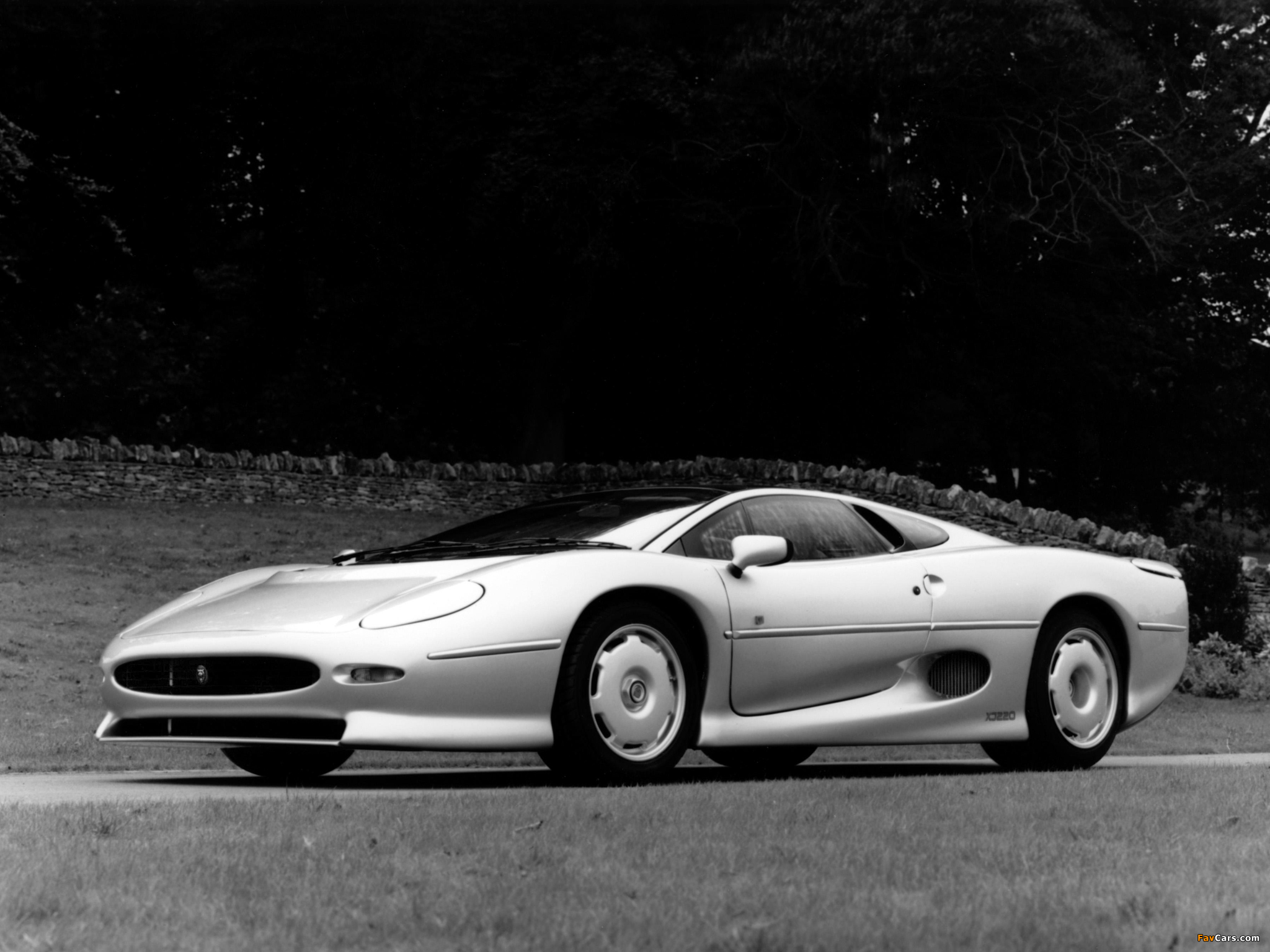 Photos of Jaguar XJ220 UK-spec 1992–94 (2048 x 1536)