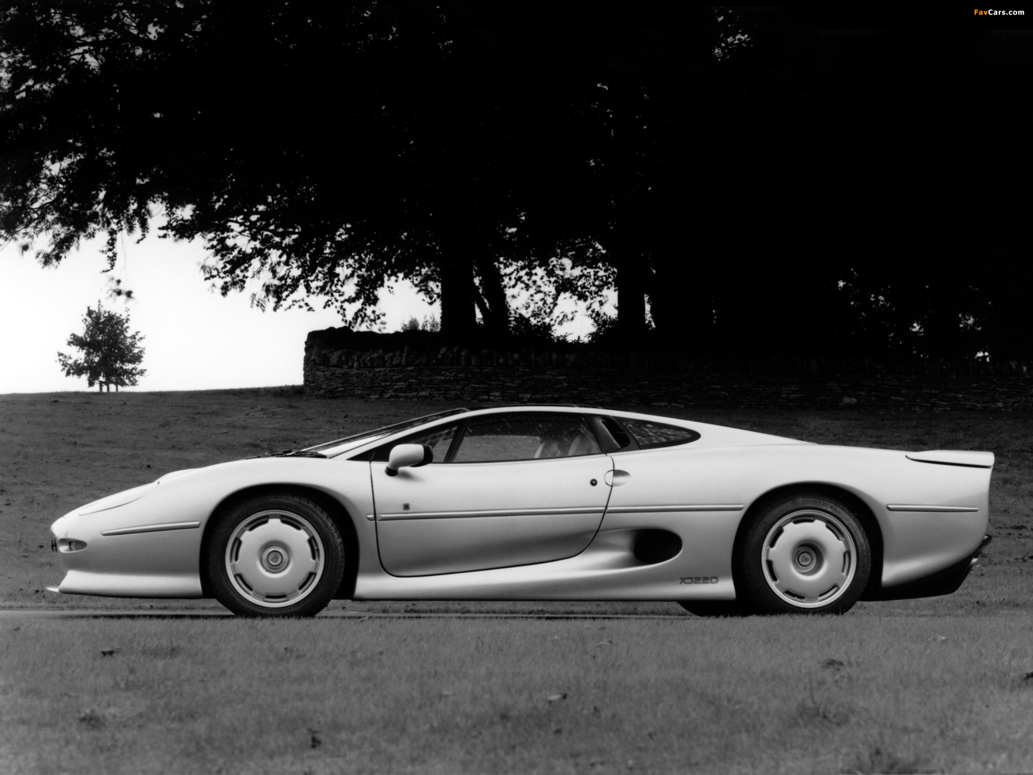 Pictures of Jaguar XJ220 UK-spec 1992–94 (2048 x 1536)