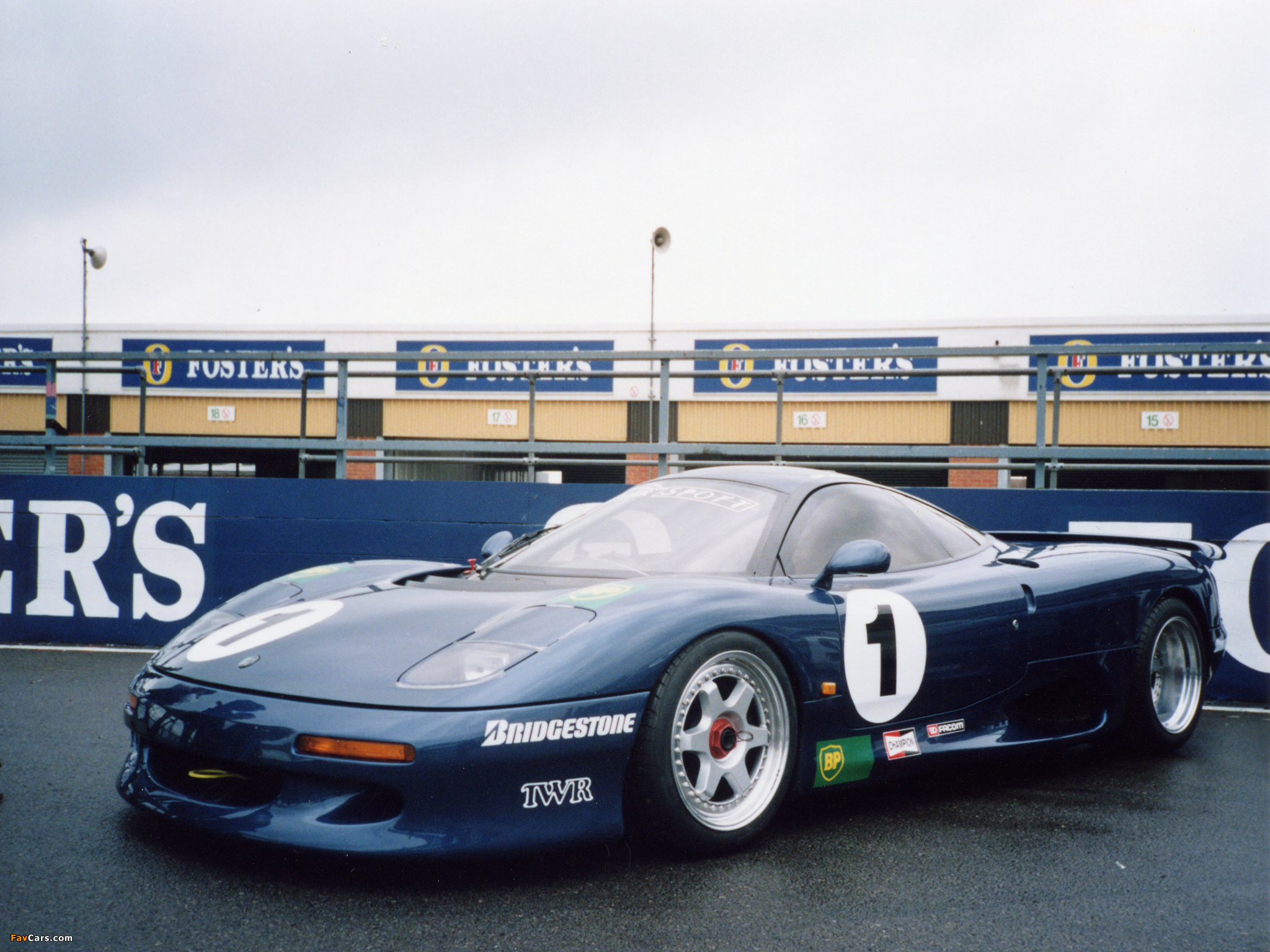 Pictures of Jaguar XJR15 1990–92 (2048 x 1536)