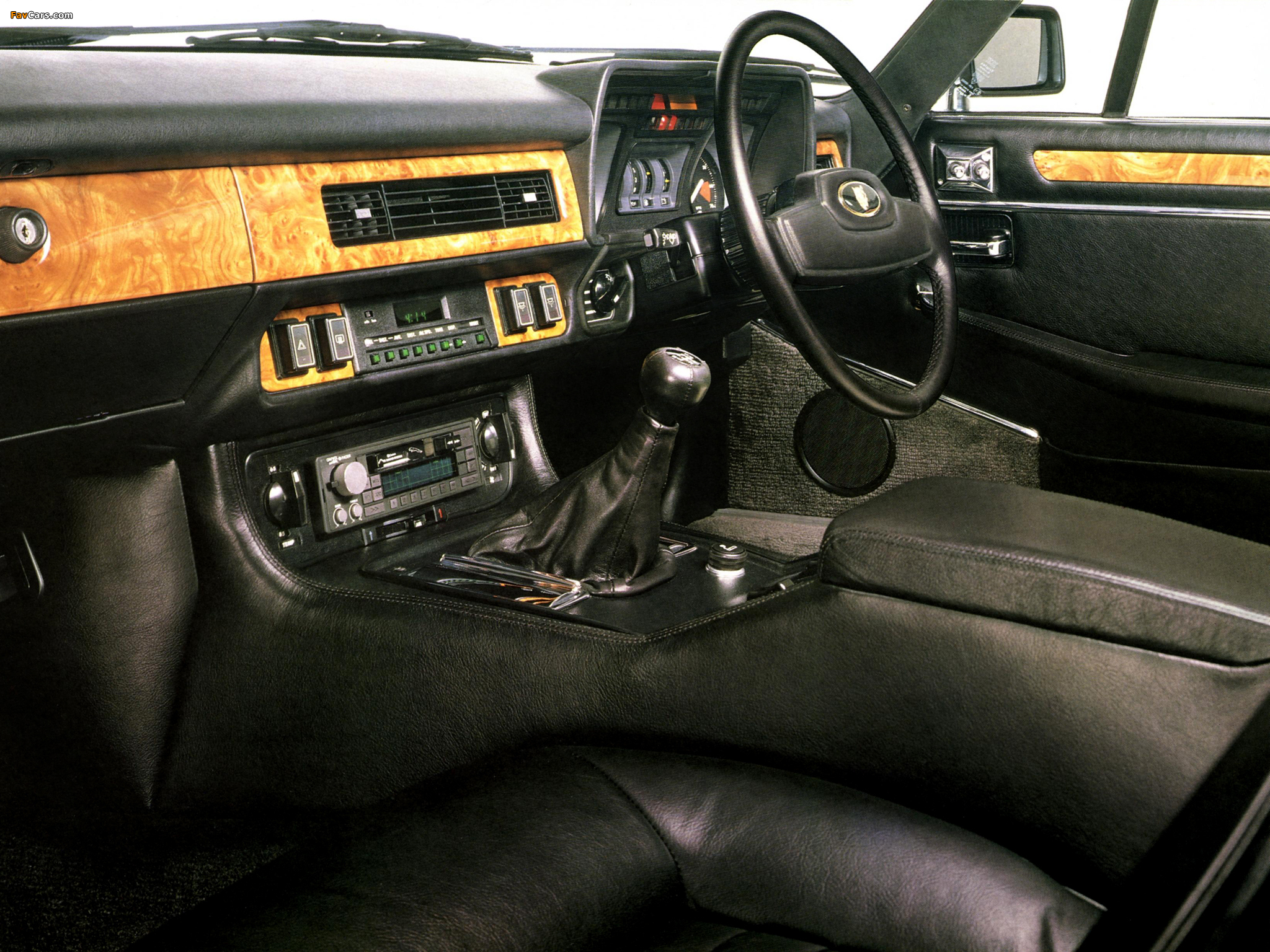 Images of Jaguar XJ-SC UK-spec 1983–87 (2048 x 1536)