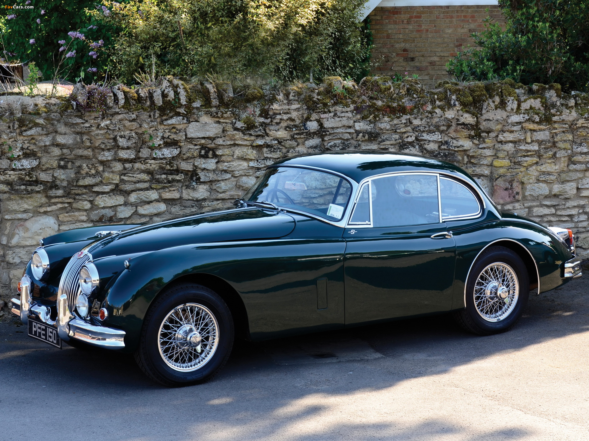 Images of Jaguar XK150 Fixed Head Coupe UK-spec 1958–61 (2048 x 1536)