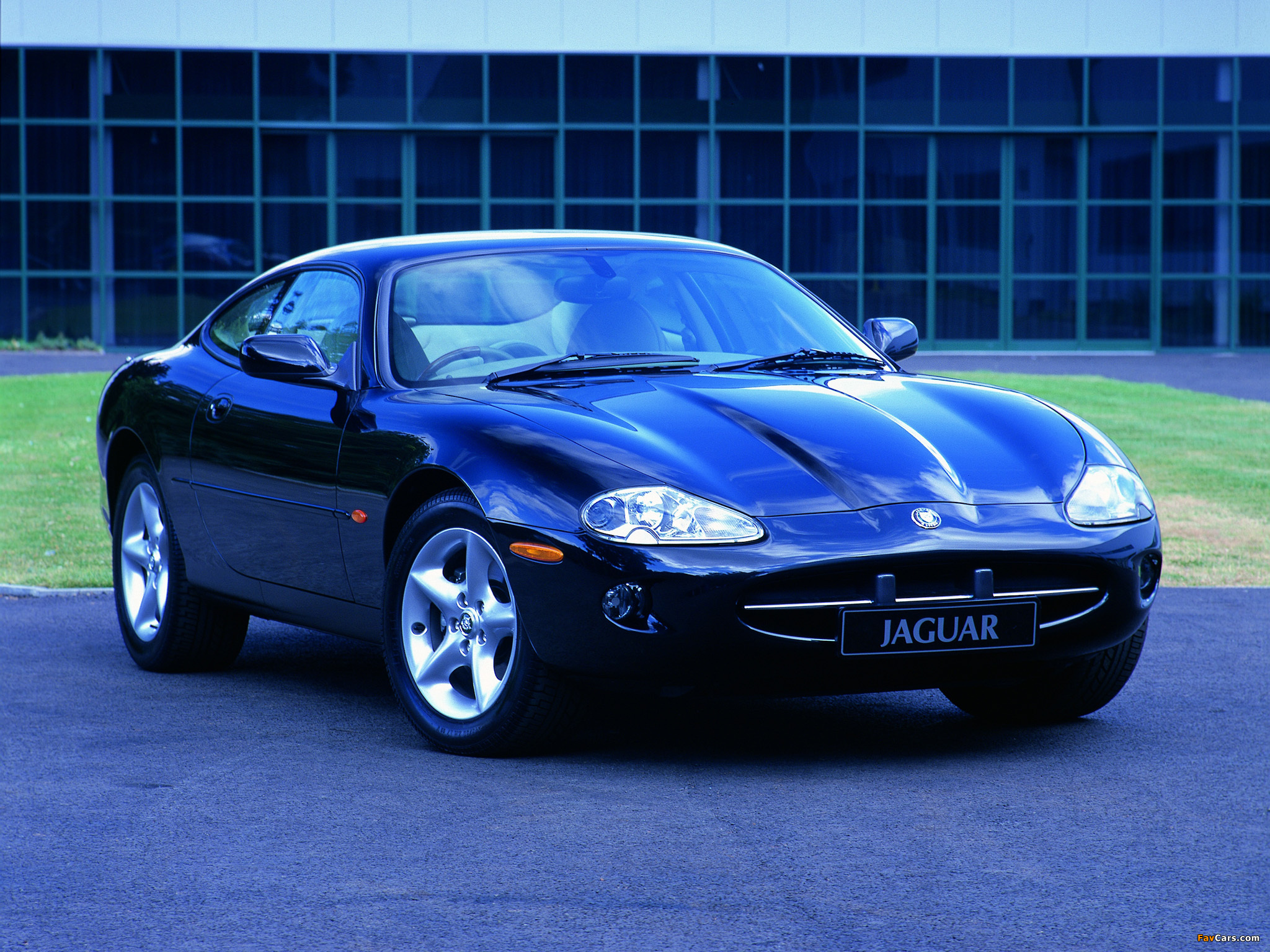Images of Jaguar XK8 Coupe 1996–2002 (2048 x 1536)