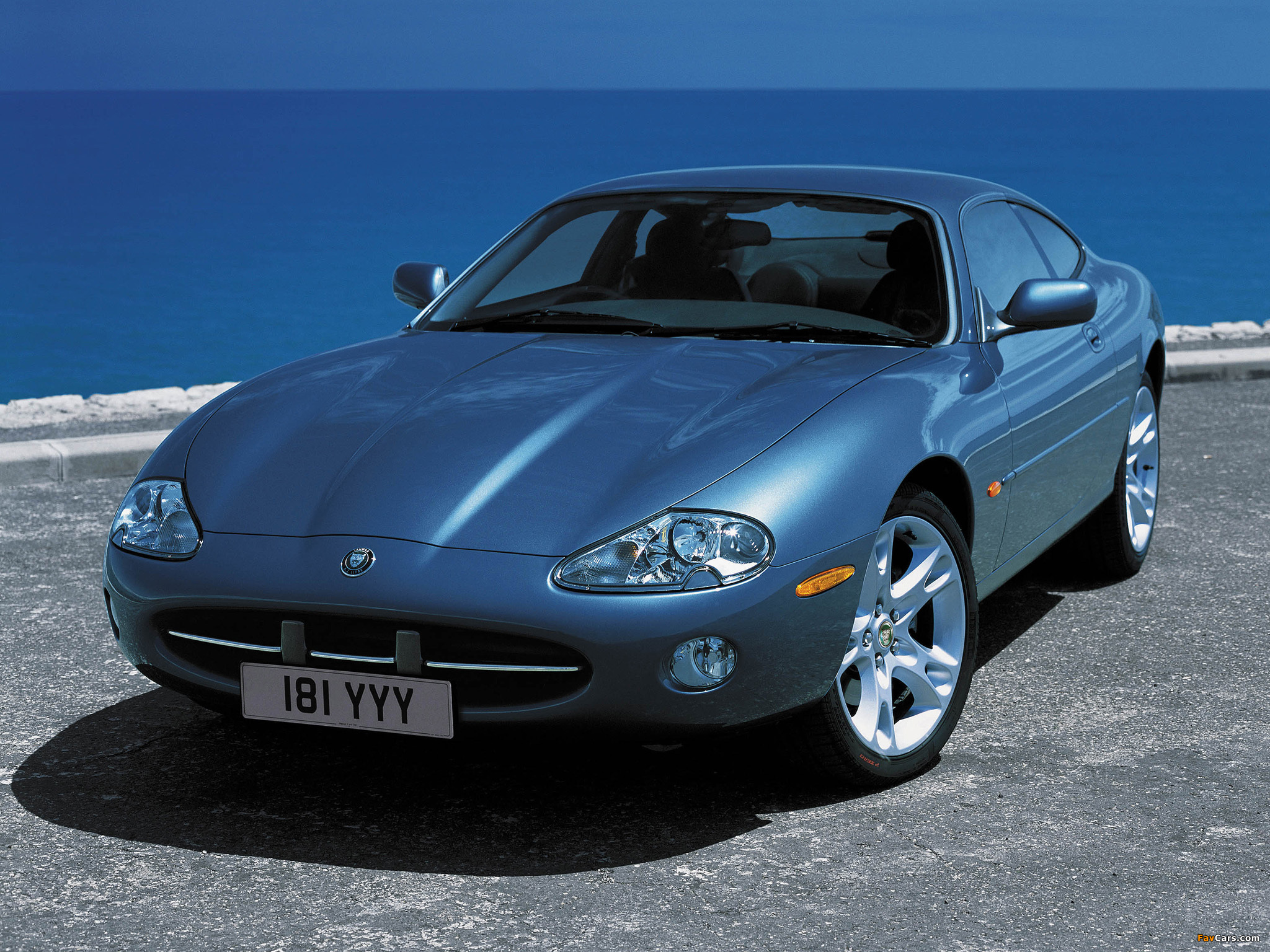 Images of Jaguar XK8 Coupe 2003–04 (2048 x 1536)
