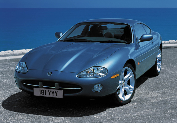 Images of Jaguar XK8 Coupe 2003–04