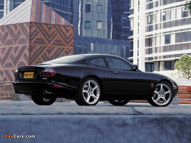Images of Jaguar XKR Coupe 2003–04 (640 x 480)