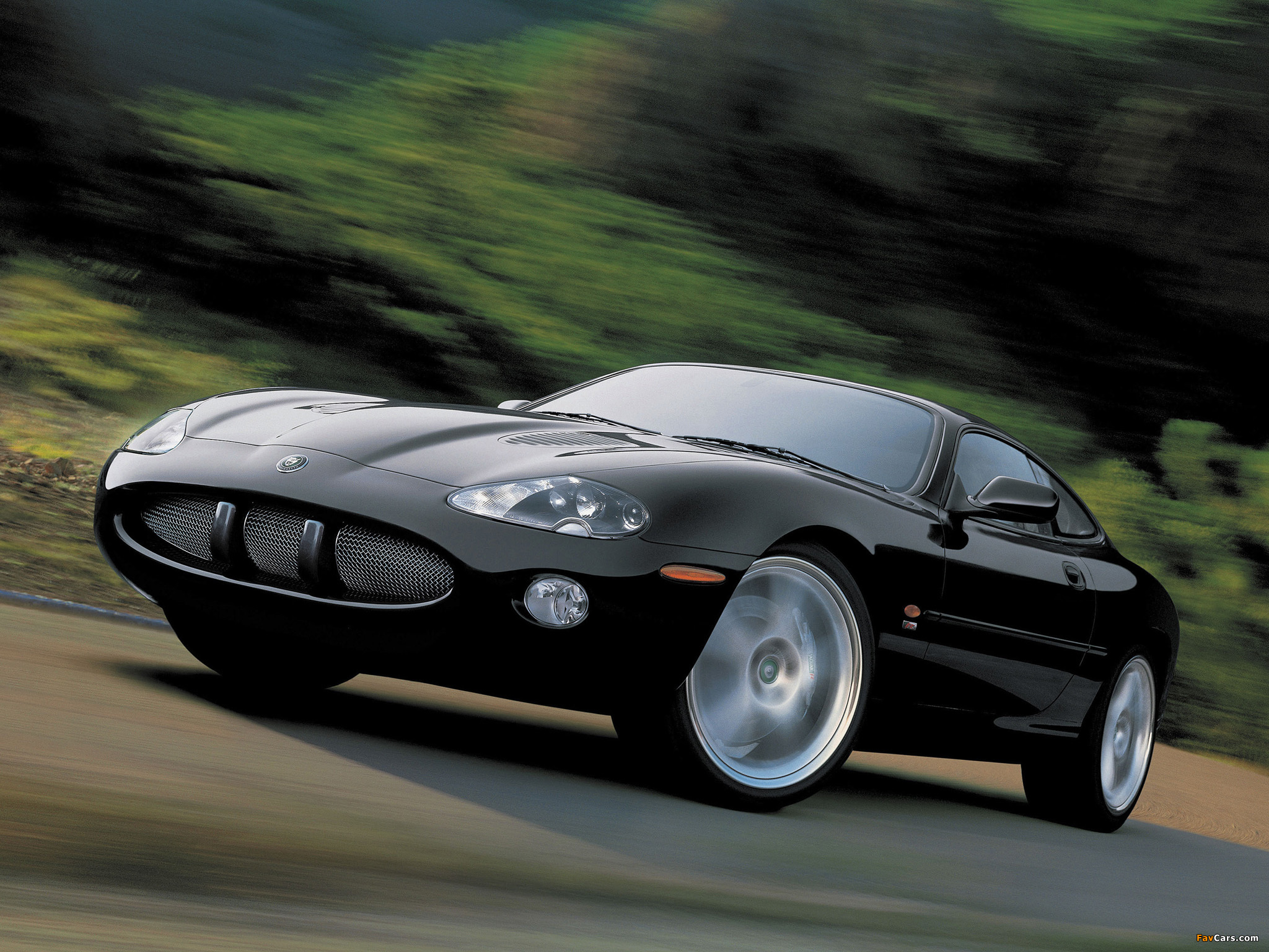Images of Jaguar XKR Coupe 2003–04 (2048 x 1536)