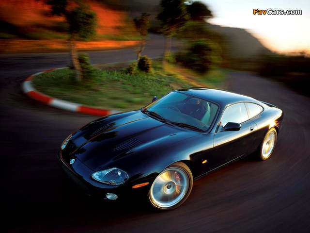 Images of Jaguar XKR Coupe 2004–06 (640 x 480)