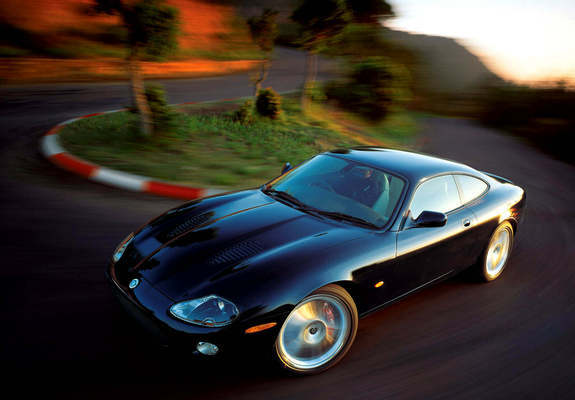 Images of Jaguar XKR Coupe 2004–06
