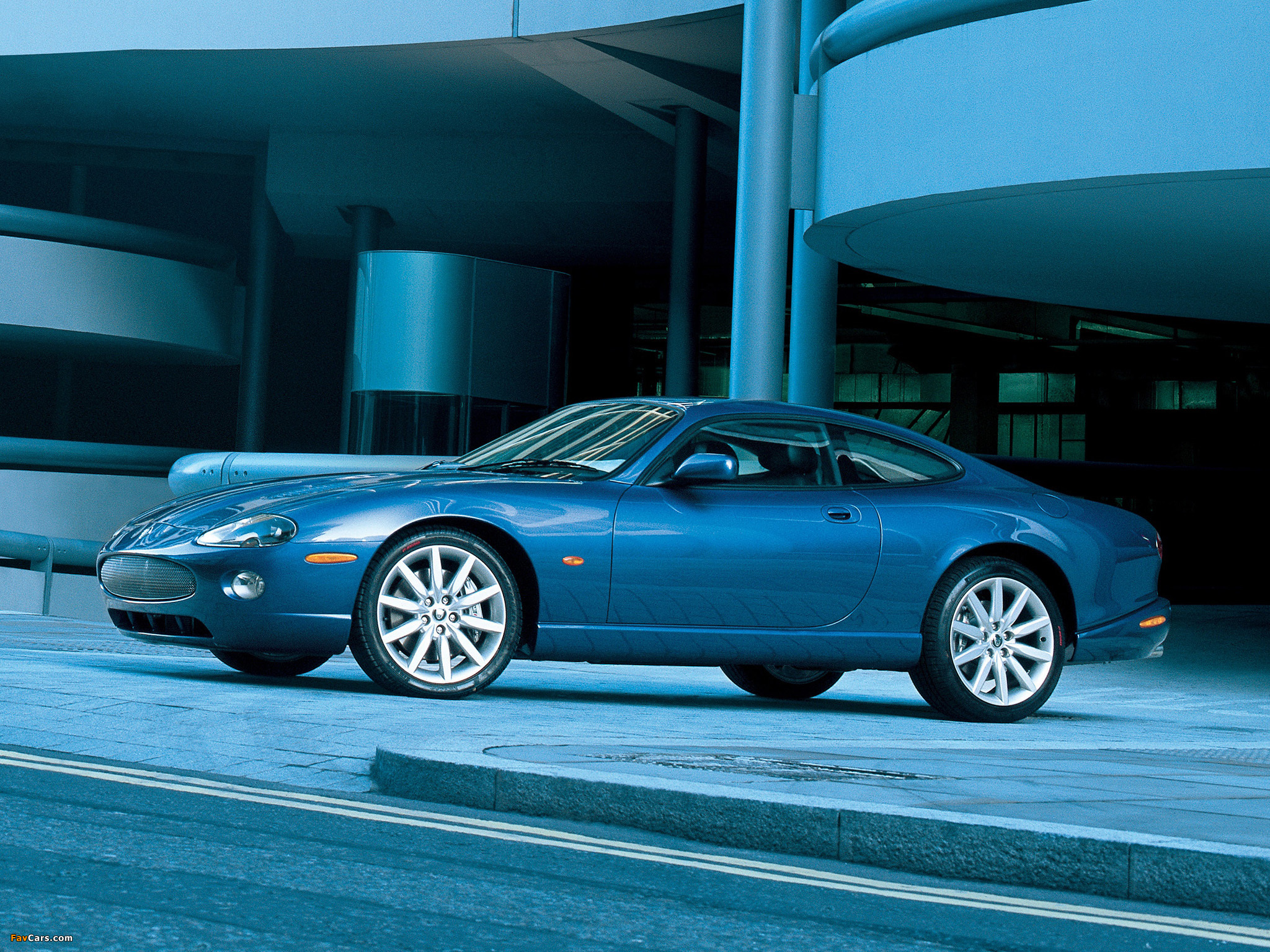 Images of Jaguar XKR Coupe 2004–06 (2048 x 1536)