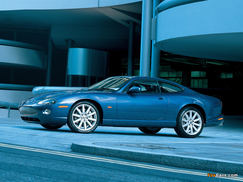 Images of Jaguar XKR Coupe 2004–06 (800 x 600)
