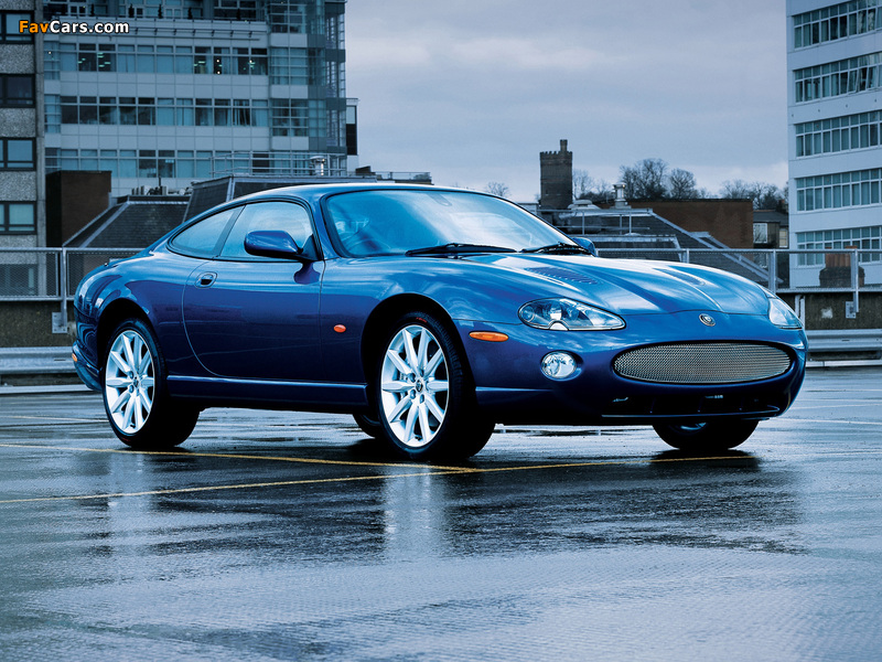 Images of Jaguar XKR Coupe 2004–06 (800 x 600)