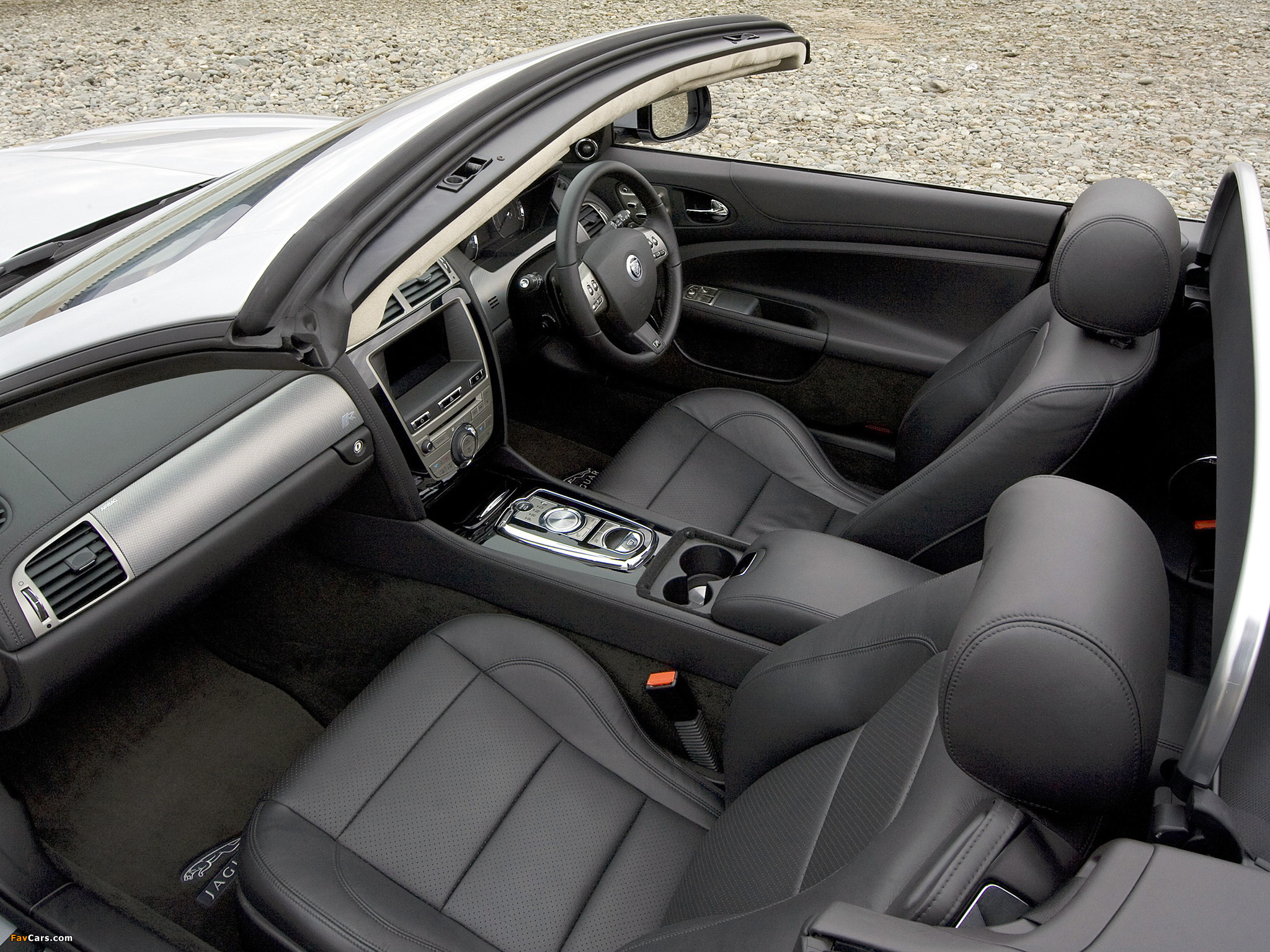 Images of Jaguar XKR Convertible UK-spec 2009–11 (2048 x 1536)
