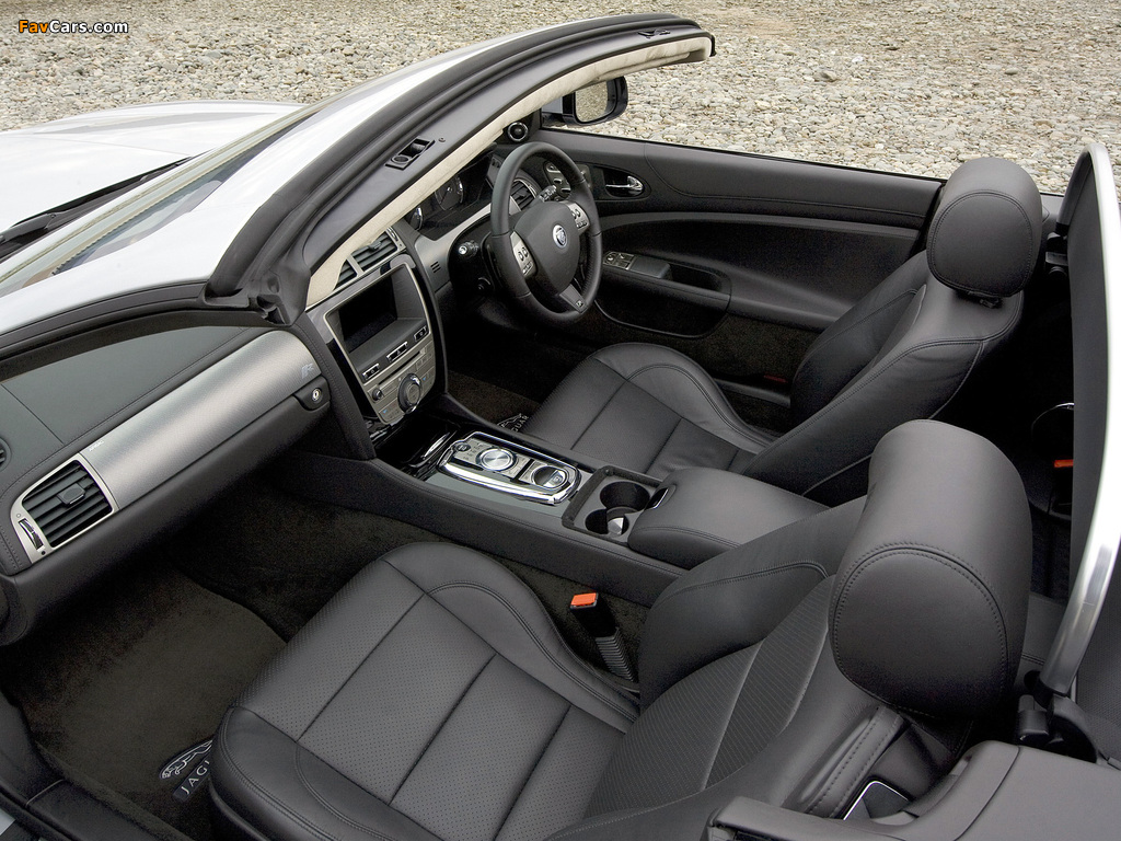 Images of Jaguar XKR Convertible UK-spec 2009–11 (1024 x 768)