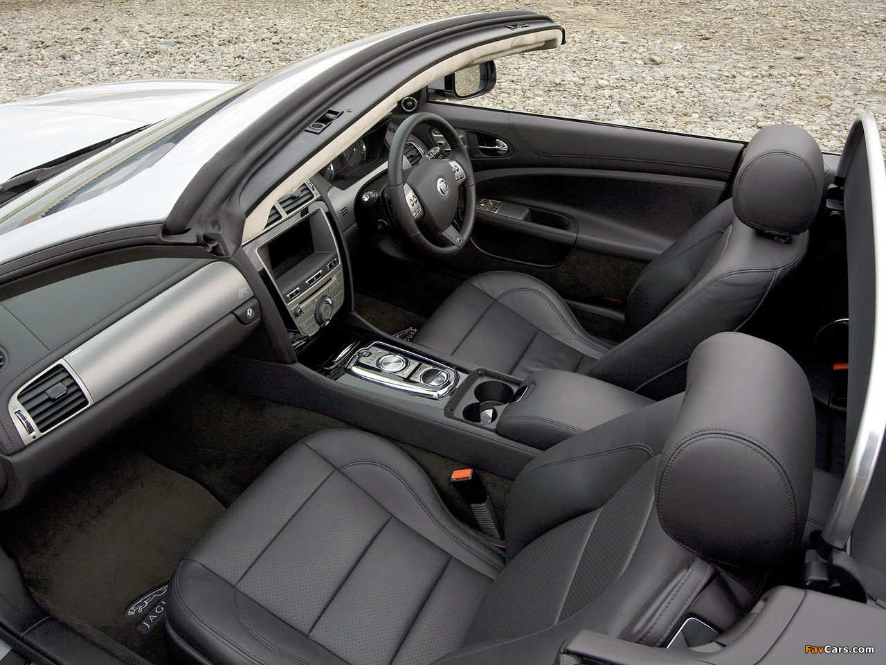 Images of Jaguar XKR Convertible UK-spec 2009–11 (1280 x 960)
