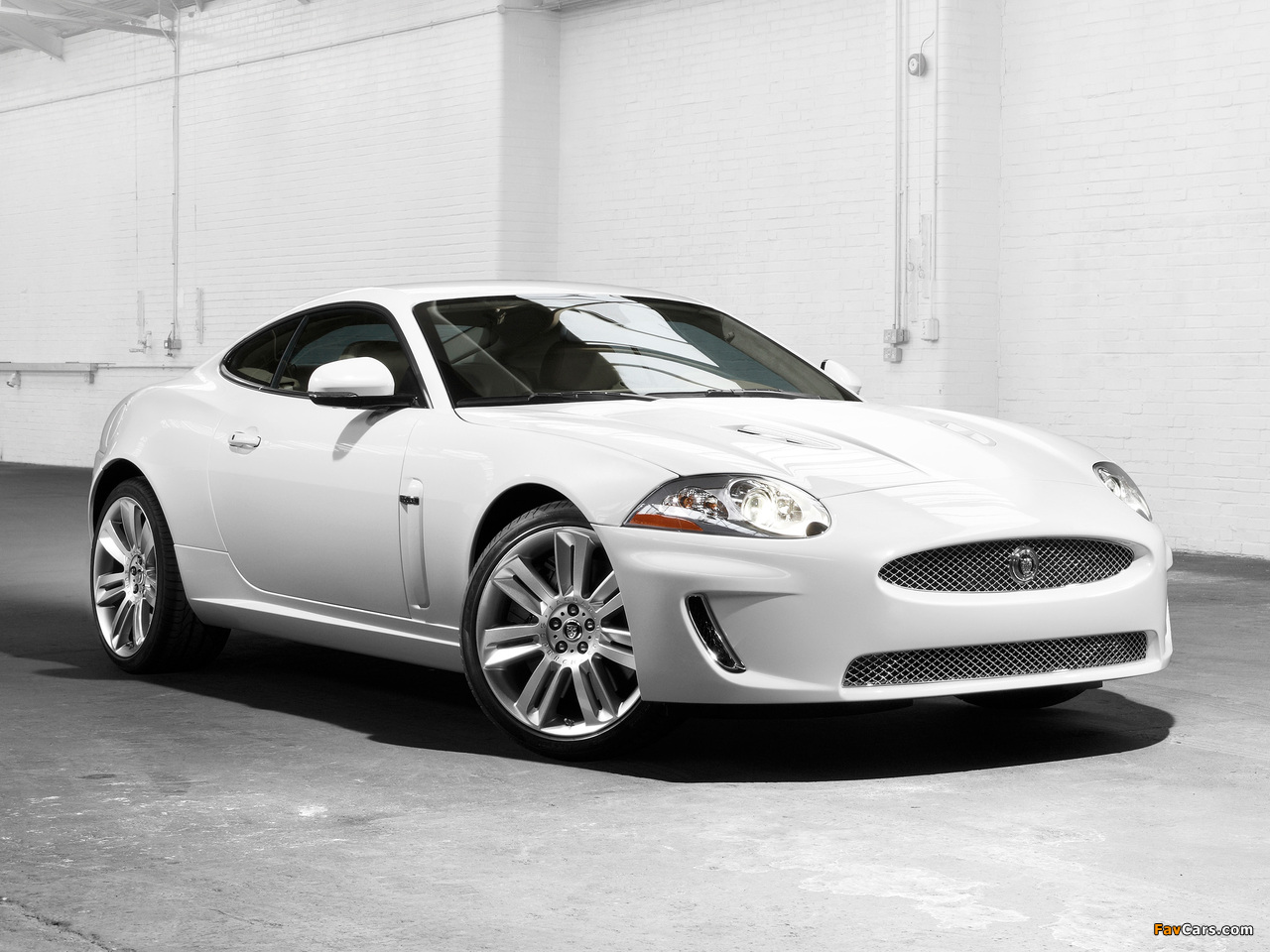 Images of Jaguar XKR Coupe 2009–11 (1280 x 960)