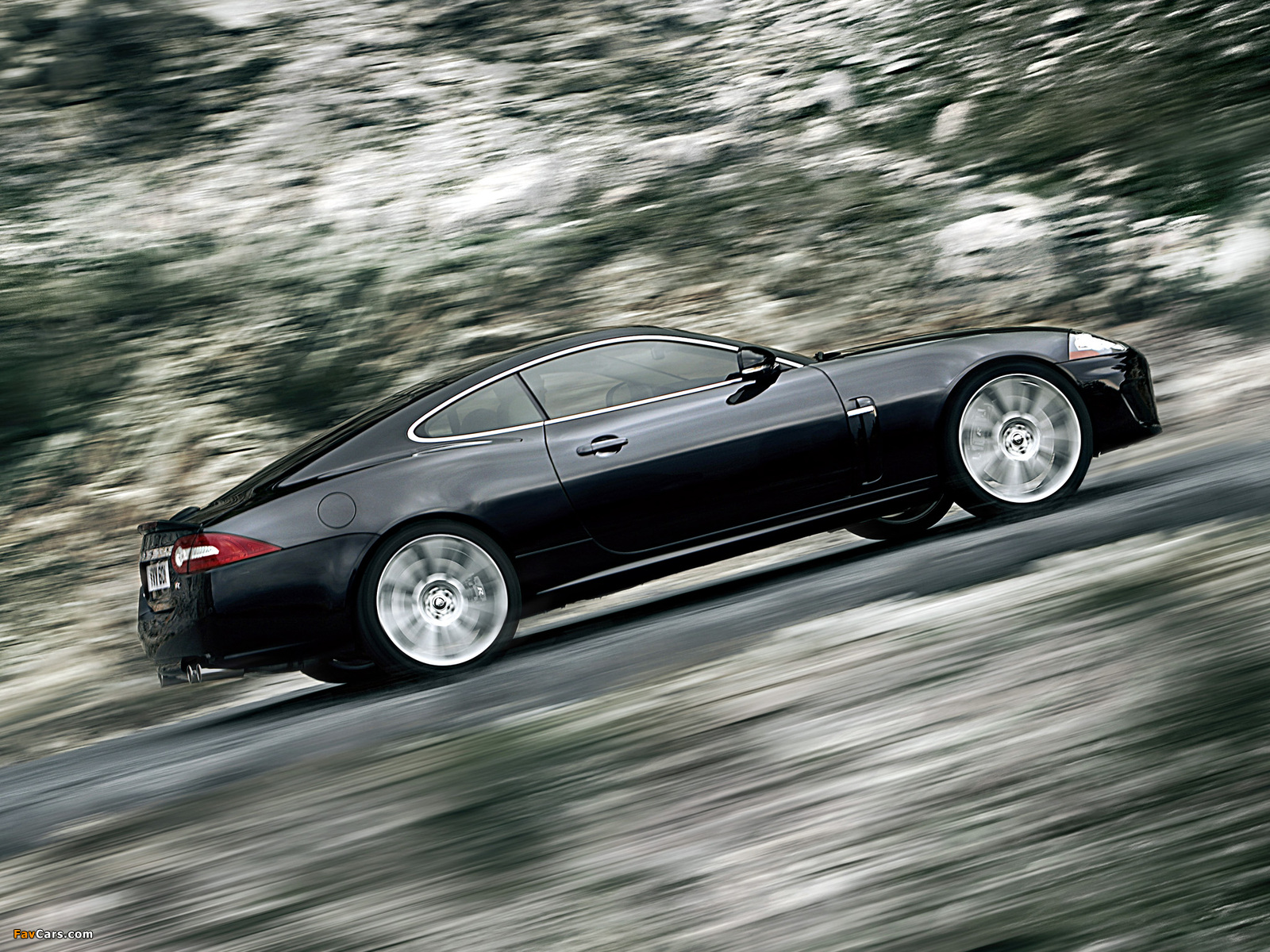 Images of Jaguar XKR Coupe 2009–11 (1600 x 1200)