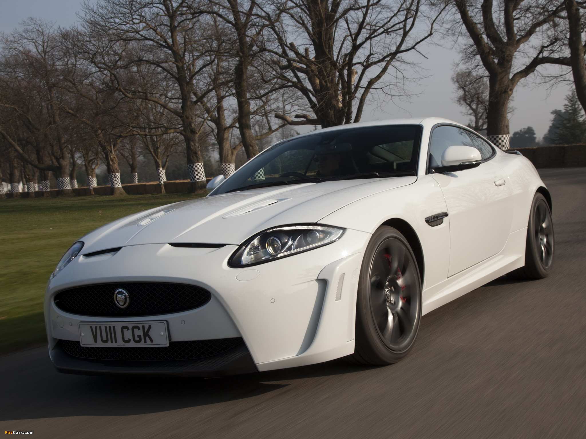 Images of Jaguar XKR-S UK-spec 2011 (2048 x 1536)