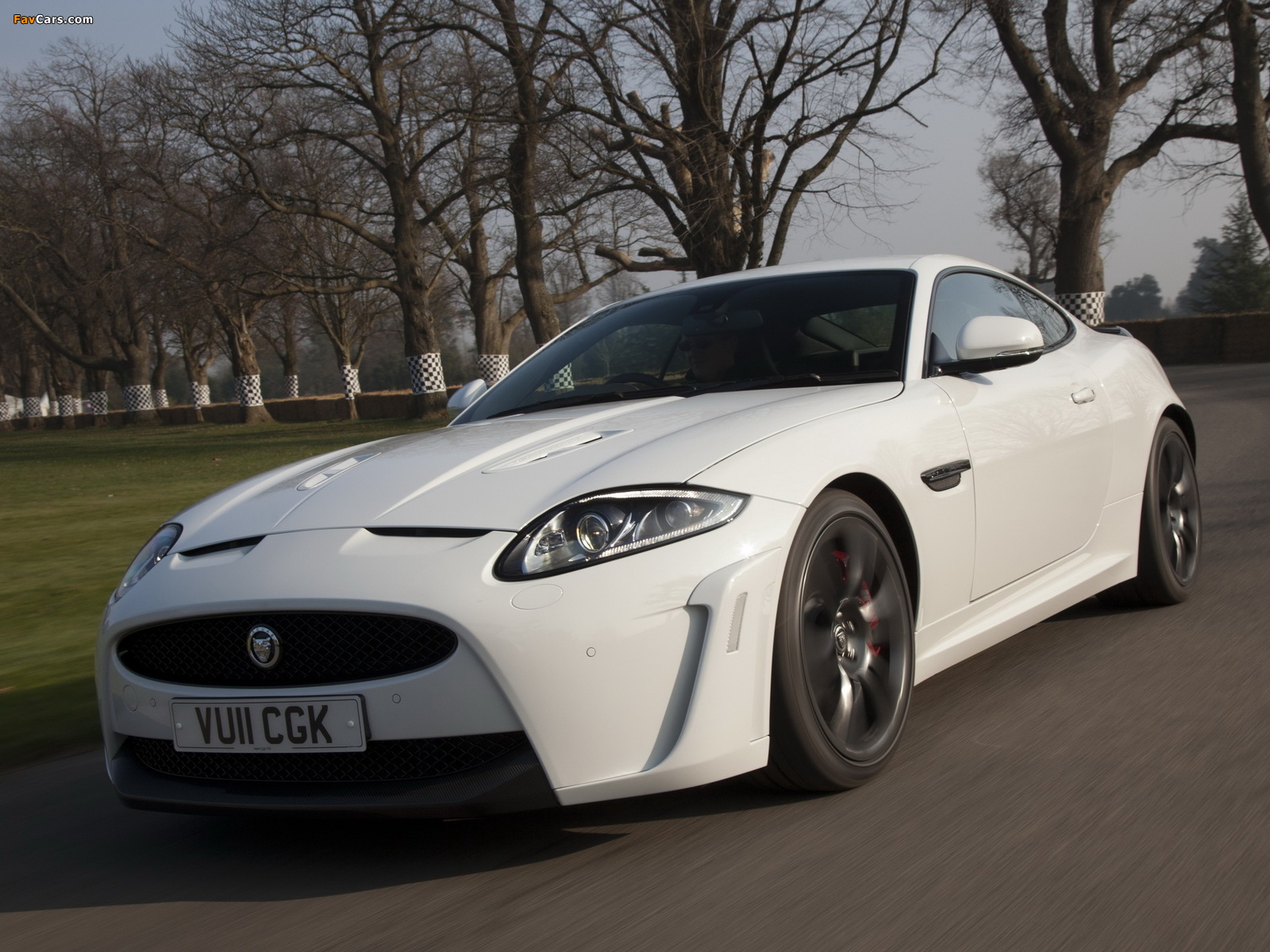 Images of Jaguar XKR-S UK-spec 2011 (1600 x 1200)