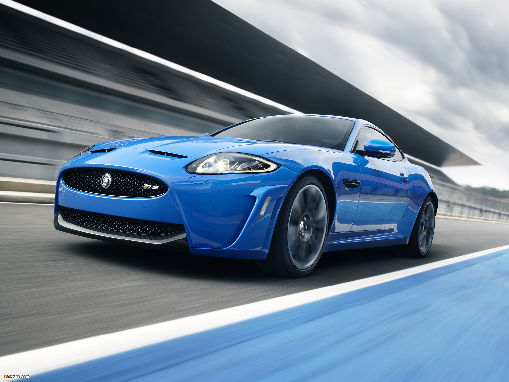 Images of Jaguar XKR-S 2011 (2048 x 1536)