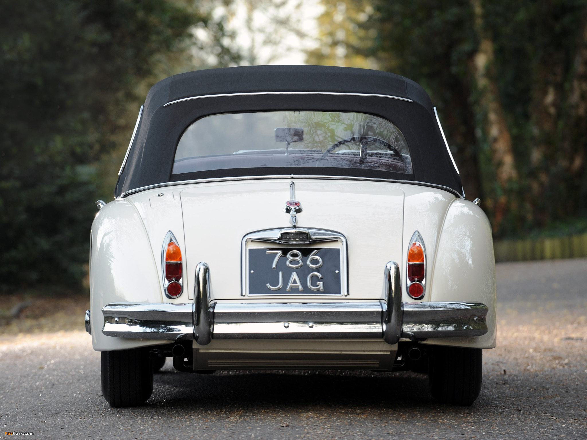 Jaguar XK150 Drophead Coupe UK-spec 1958–61 pictures (2048 x 1536)