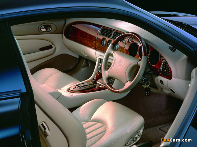 Jaguar XK8 Coupe 1996–2002 photos (640 x 480)