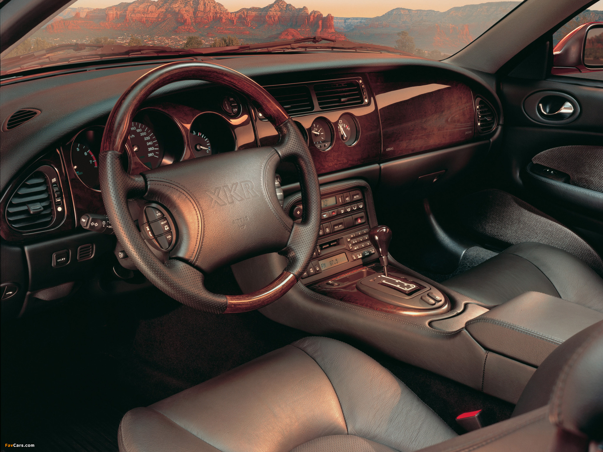 Jaguar XKR Coupe 1998–2002 images (2048 x 1536)