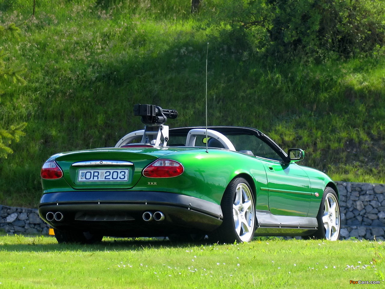 Jaguar XKR Convertible 007 Die Another Day 2002 pictures (1280 x 960)
