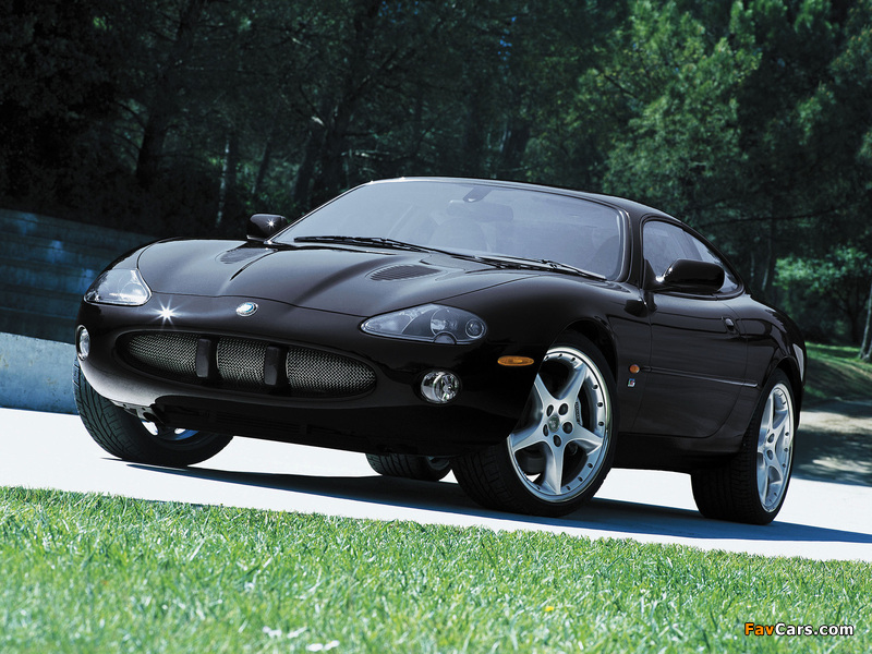 Jaguar XKR Coupe 2003–04 photos (800 x 600)