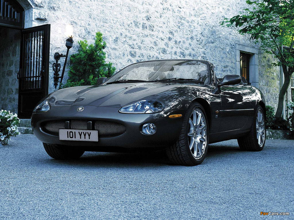 Jaguar XKR Convertible 2003–04 photos (1024 x 768)