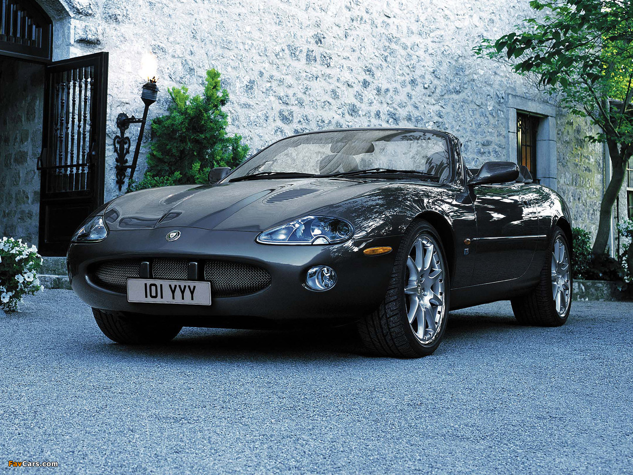 Jaguar XKR Convertible 2003–04 photos (1280 x 960)