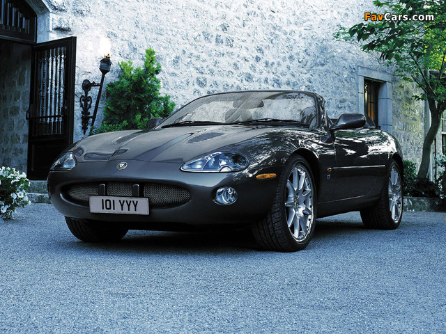 Jaguar XKR Convertible 2003–04 photos (640 x 480)