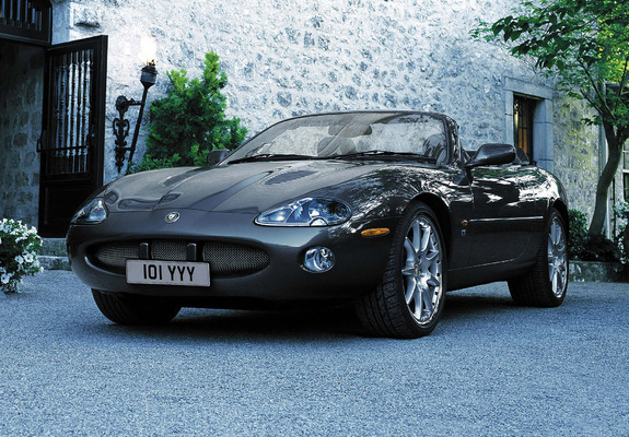 Jaguar XKR Convertible 2003–04 photos