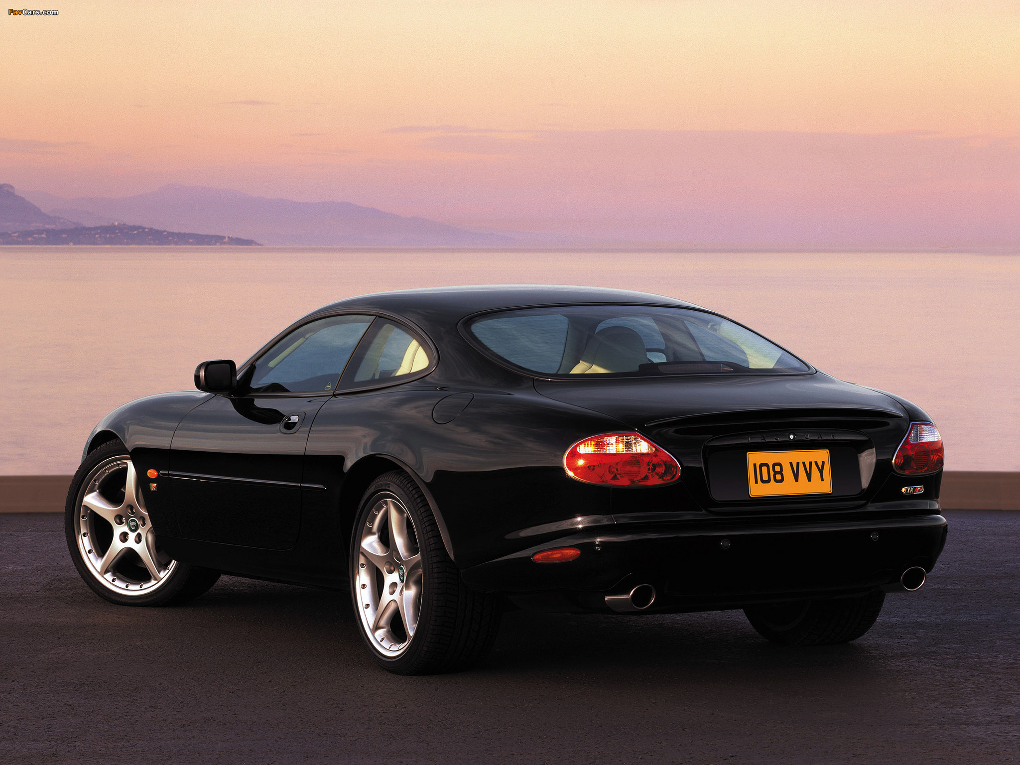 Jaguar XKR Coupe 2003–04 pictures (2048 x 1536)